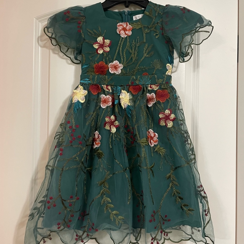 Ivy city co mini jade dress in size 4/5T